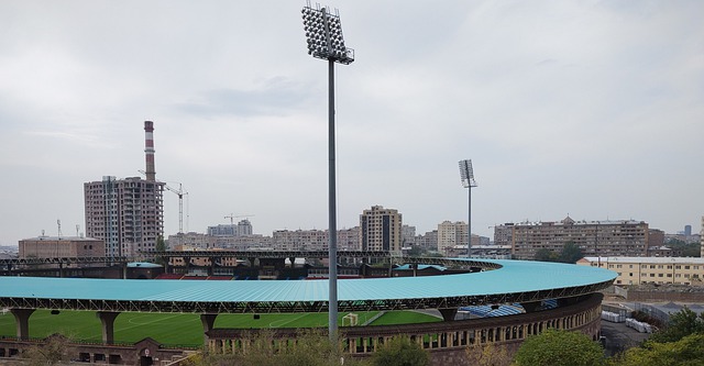 好起来了！杨瀚森造兰代尔失误后笑容满面